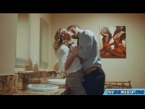❤️ Kui rinnakas blondiin võrgutab sind avalikus tualettruumis ️❌ Kaunis porno at et.pornovore.ru